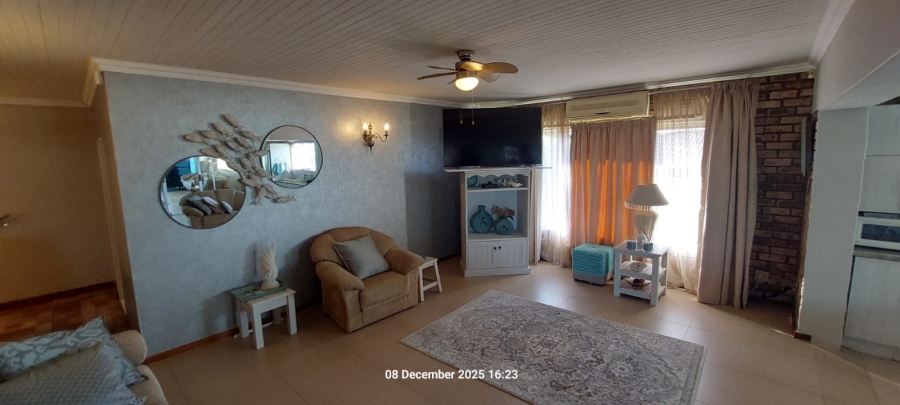 6 Bedroom Property for Sale in Wavecrest Eastern Cape